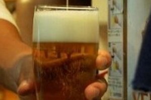 ビール類出荷量が9年連続で過去最低　業界は「プレミアム」で人気回復ねらう