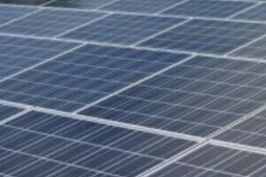 太陽光発電大儲けのコツ　「早めの認可、遅い建設」