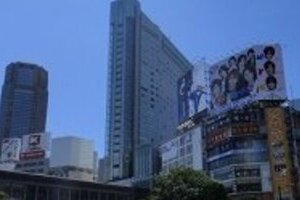 W杯「日本勝利」後の渋谷交差点　日曜昼、人出が多いだけに混乱が心配