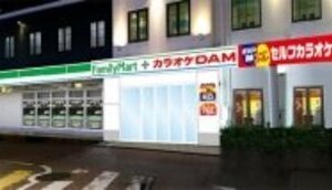 ファミマがカラオケと一体型店舗オープン　独自の店舗展開で業界での生き残り狙う