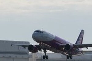 パイロット不足でLCC運航中止　その背景にあるものは