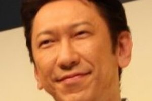 布袋寅泰、「引退宣言」氷室京介との不仲説を一蹴　「最後のステージは隣りでギターを弾かせて」