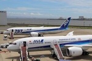 胴体を伸ばした「787-9」、ANAが世界初旅客フライト　ケネディ大使もハイタッチでお見送り