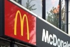 マクドナルド「妖怪ウォッチ」「アイカツ！」で起死回生？　各地から「ありえんくらいの行列」報告続々