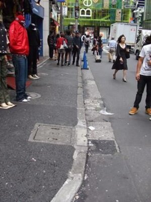 ハロウィン翌朝、渋谷を掃除した人たち まだ日本も捨てたもんじゃない？