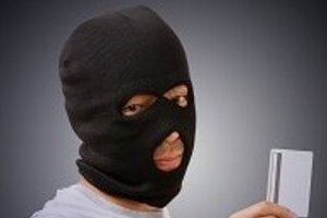 「古いカードは暗証番号を書いて送り返して」　地方銀行装い、お年寄り狙う詐欺未遂全国で相次ぐ