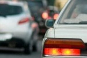 高速道で逆走車！そのとき、どうする　急ハンドル、急ブレーキはかえって危険