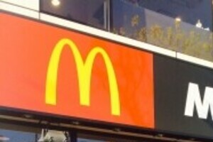 マック株はなぜ、暴落しないのか　異物混入で業績悪化、11年ぶりの赤字なのに