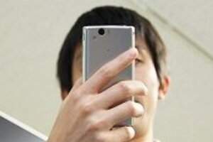 手元にスマホがあったからつい悪口を...　今後は中高年にもこんな「脊髄反射行為」が増える