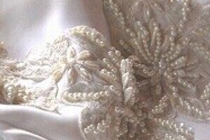 紗栄子が花嫁然とした「ドレス姿」披露　ダルビッシュ＆聖子妊娠発表後だけになぜ？