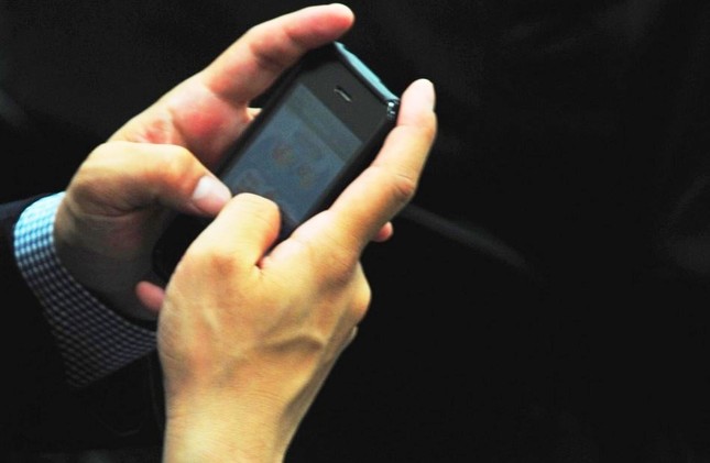 スマートフォンは約2年前から使っているようだが…（画像はイメージ）