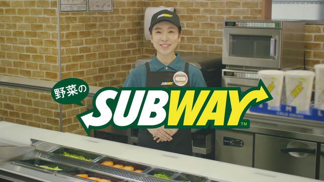 「いらっしゃいませ！」と元気にあいさつ