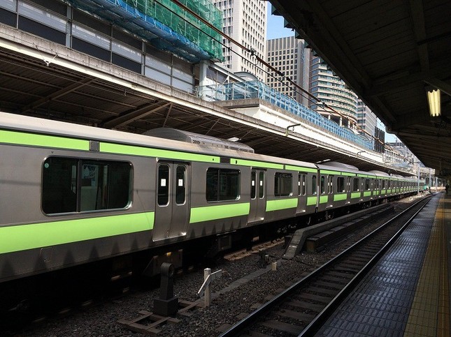 東京駅に停車したままの山手線