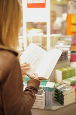 「書店ガールを書店員がみる」（画像はイメージ）