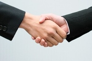 ローソンと佐川が提携して「弁当宅配」17年度までに全国1000店で展開