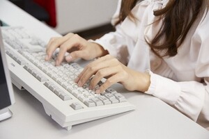 「女性の活躍推進」でライバルが増える？　40～50代の男性に危機感も