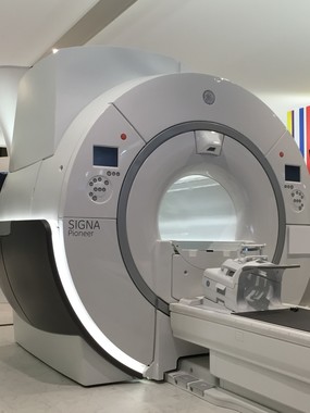 約5分の撮影時間が3分の1に短縮（画像はGEヘルスケア・ジャパンの「シグナ・パイオニア」）