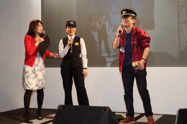 鉄道コーナーでは阪急電鉄社員が制服姿で軽妙なトークを展開