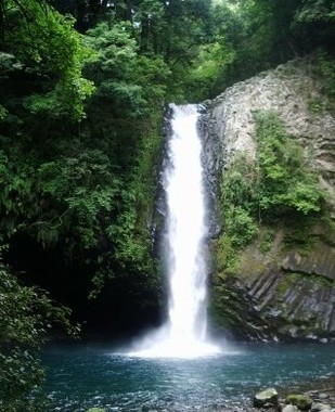 上重アナが滝行に挑戦（画像はイメージ）
