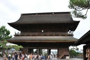ドローン墜落、今度は「御開帳」の善光寺で　「15歳・お騒がせ配信者」のしわざだった