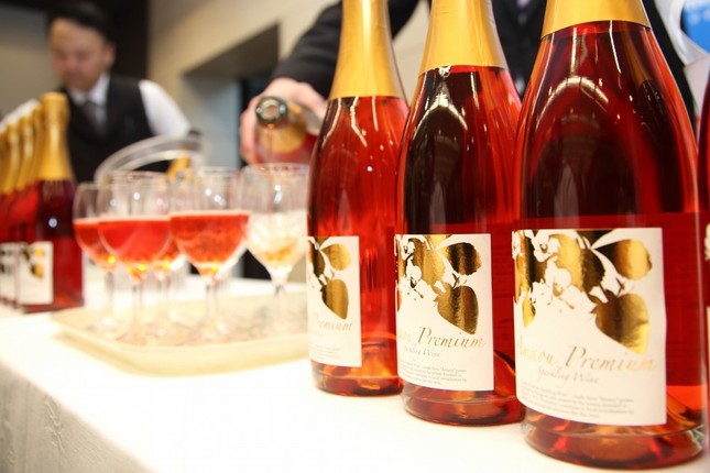 西鉄の「あまおうプレミアムスパークリングワイン」は首都圏でも販売されている