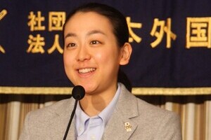 浅田真央「現役続行」に警戒するロシア　「大人のスケート」で10代女王に対抗