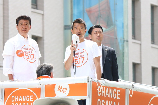 橋下氏の後継市長は誰になるのか（左側は大阪維新の会の松井一郎幹事長（大阪府知事））