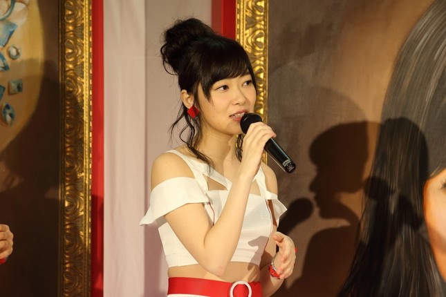 2014年は2位だった指原さんは、公約通り「滝行」を実行した