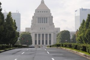 憲法学者の違憲指摘「黙殺」は「あまりにも傲慢」　自民議員が安保法案反対集会に飛び入り参加