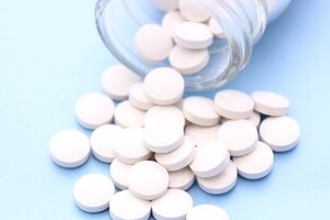 砕いて吸うとヘロインに似た恍惚感　トヨタ米国人常務輸入の薬、マイケルらも常用