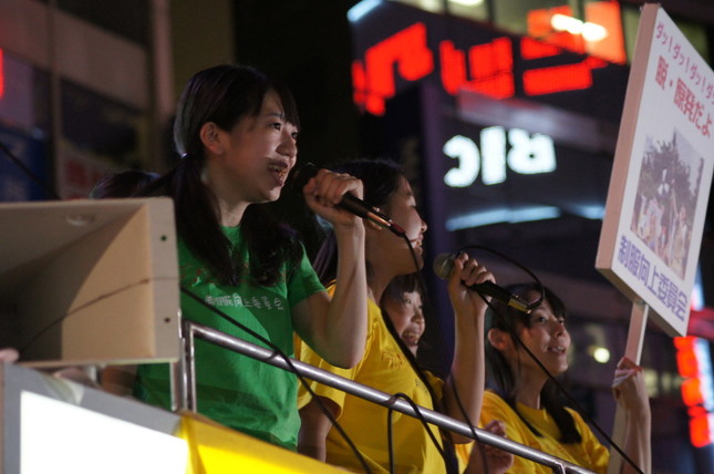 爆笑問題にメンバーがかみついた制服向上委員会（11年9月撮影）