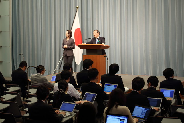 問題の質問は菅官房長官の定例会見で出た（2015年5月撮影）