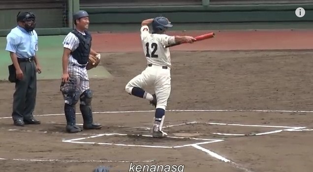 打席で「決めポーズ」を取る馬場選手（画像はYouTube動画のスクリーンショット）