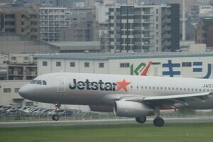 ジェットスターパイロットが操縦席で写真撮影　出会い系アプリで知り合った「女性」に送る