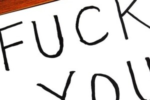 水原希子、今度は「FUCK YOU」騒動　Tシャツ表記めぐり、「またか」の声