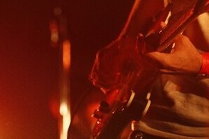 赤西仁ファンがネットで「男探し」に狂奔　お騒がせな「コンサート参加条件」とは