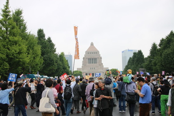 安保反対の世論は政党支持率にどう影響するのか