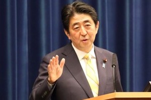 「えっ、あの芸能人が」安保法に異議　芸人に女性歌手「政治発言」やまず