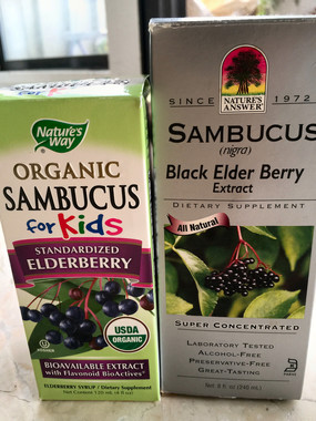 右が大人向け、左が子ども向けのシロップ