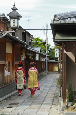 中国人観光客が押しかけて…