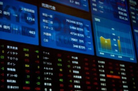 金融庁はメガバンクの持ち合い株削減に強い姿勢