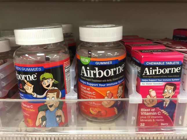 子ども向け（写真左）やグミタイプ（同中央）も出ている