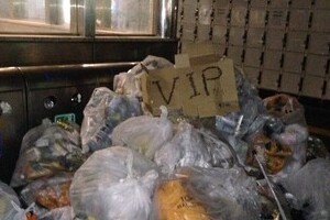 2ちゃんねらーが全力でハロウィンのゴミ拾いの「善行」？ 「キンコン西野」の企画潰しで「一致団結」