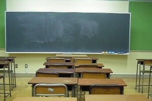 教職員削減で財務省vs文科省が大バトル　子ども減れば先生少なくていいの？