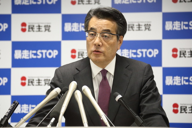 岡田克也代表は解党論に「ご心配いただく必要はない」と話すが…