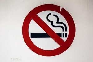 また幼児の喫煙写真、SNSにアップされる　「虐待だろ」「逮捕されるべきだ」と批判高まる