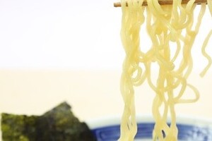 「ラーメン食べ過ぎると早死に」は本当なのか？　阿藤快さん死去でネット再浮上のラーメン好き「物故者」