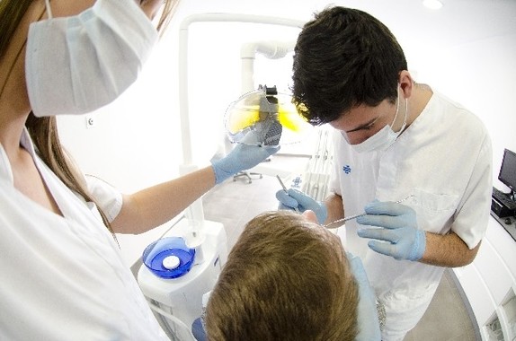 「良い歯の会」は人間の回復を目ざす会でもある（写真はイメージ）