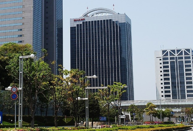給与カットや早期退職も含め経営再建中のシャープ