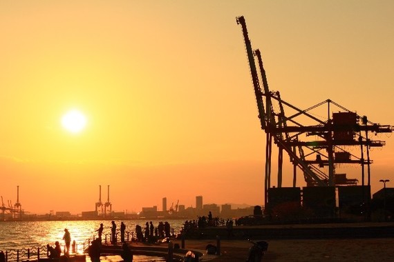 シェア維持のために減産できず、結果として価格の下落が続く原油